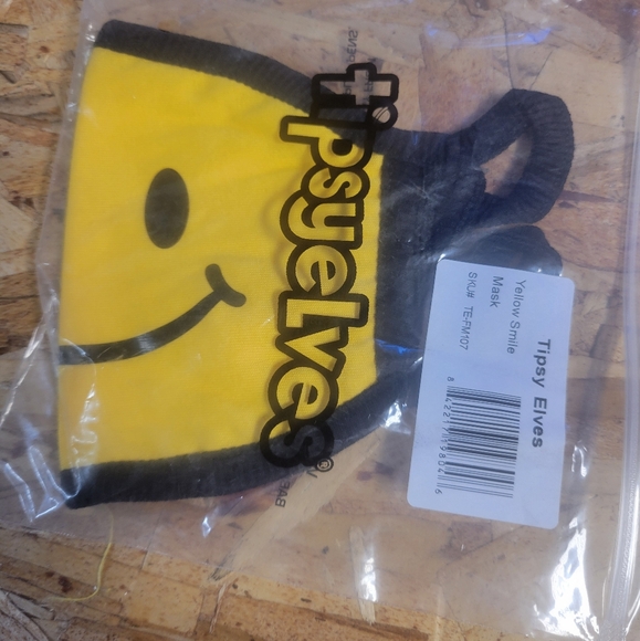 Tipsy Elves Yellow Smiley Cloth Face Mask NWT - Picture 2 of 3